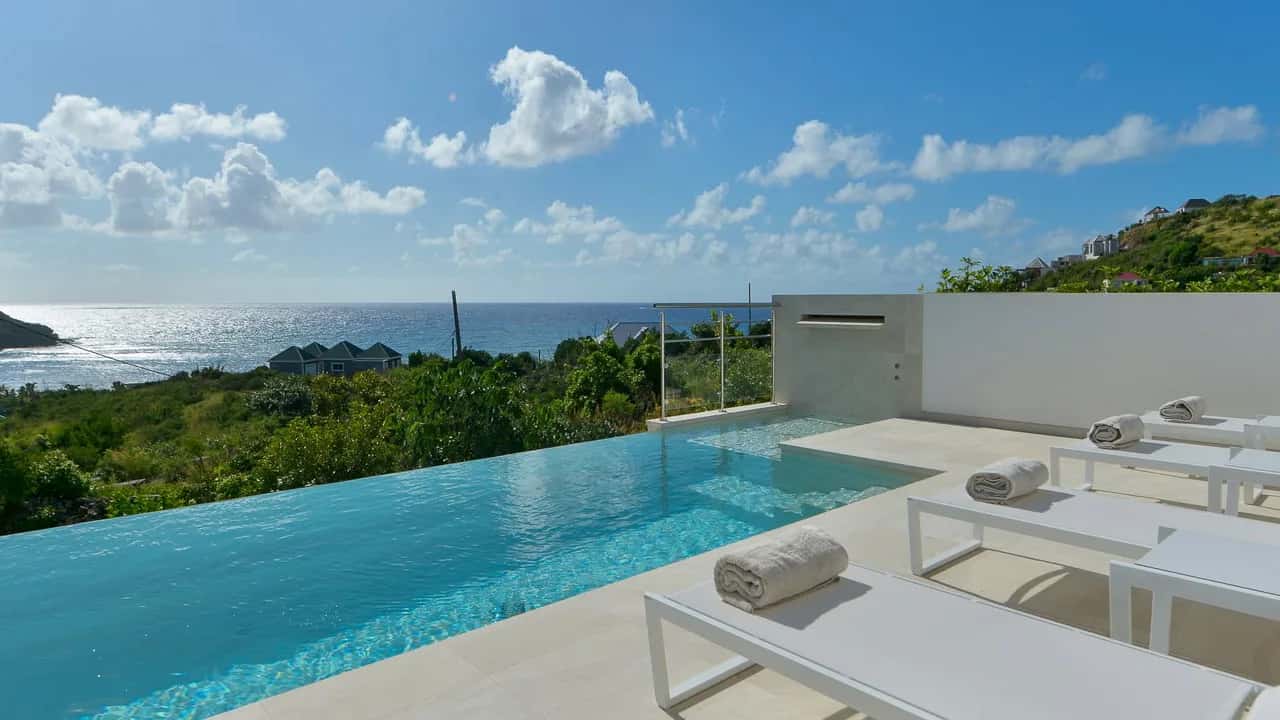 Dreamy Oceanview Villa Overlooking Lush Vegetation
