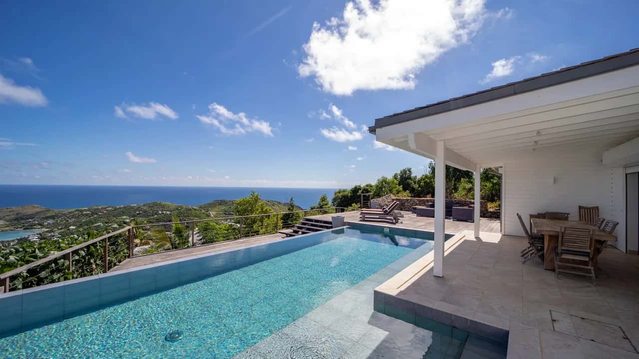 Refreshing Grand Villa near Shops and Beaches