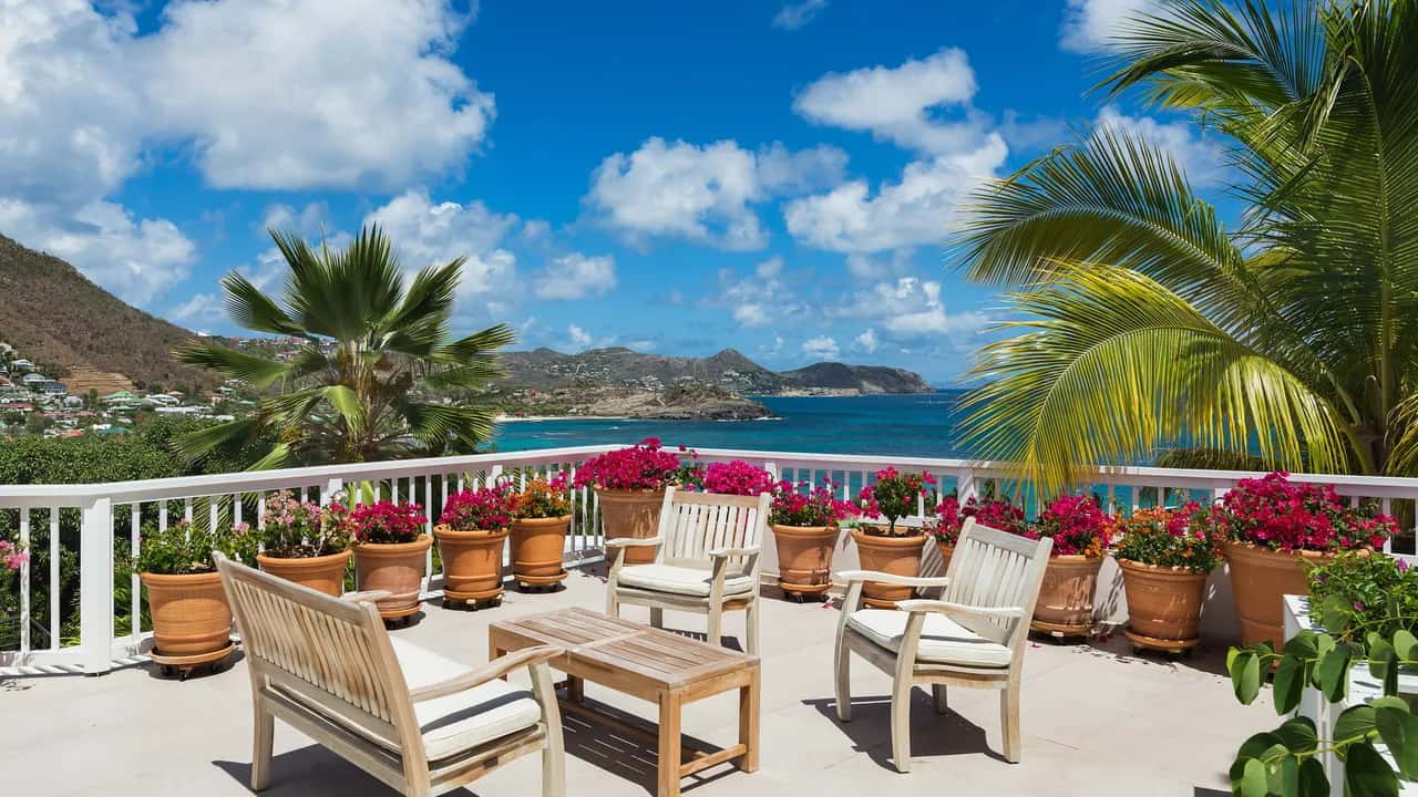 Fresh Summer Villa with Superb View of the Hills