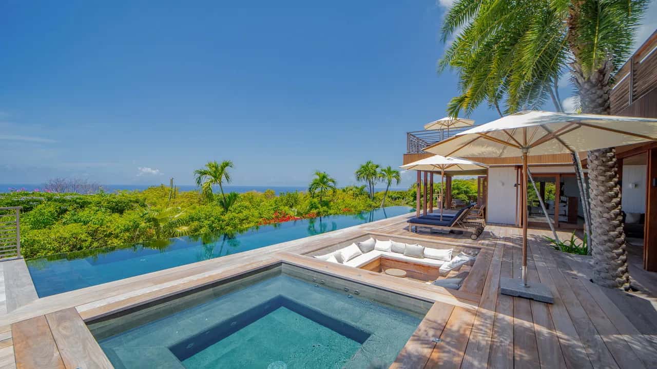 Tropical Retreat With Private Infinity Pool