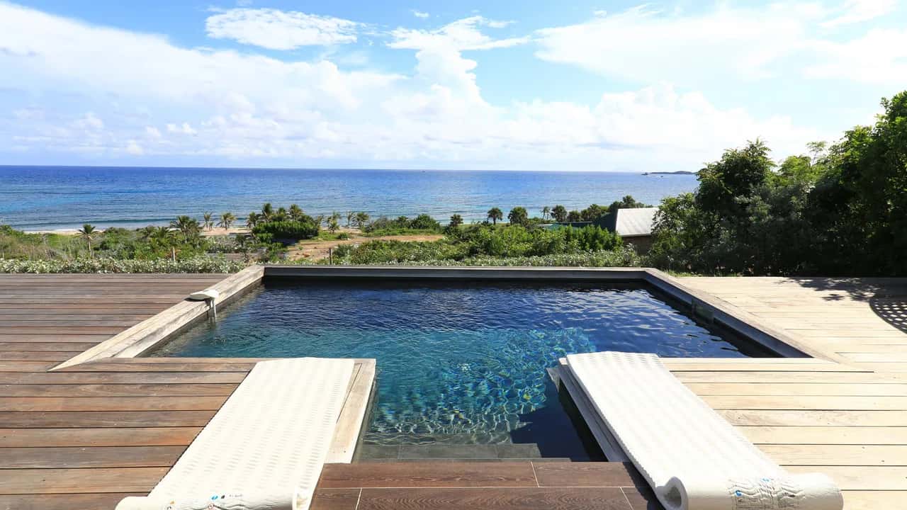 Striking Couples Villa Near Toiny Beach