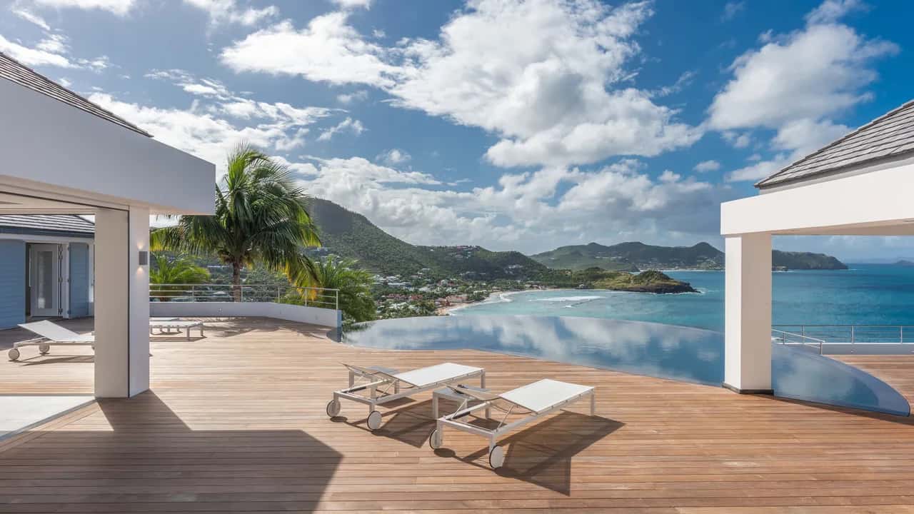 Grand Classic Villa with Stunning Islands Views