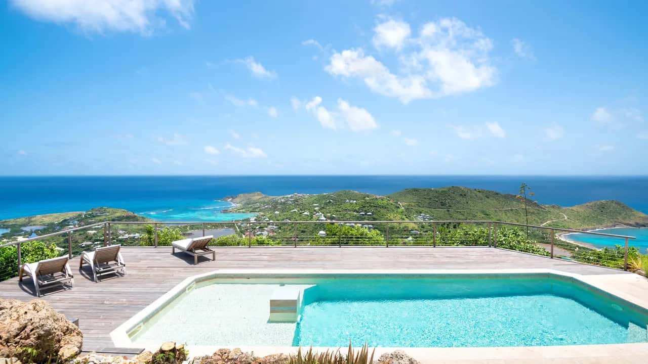Peaceful Tropical Sanctuary Overlooking Deep Blue