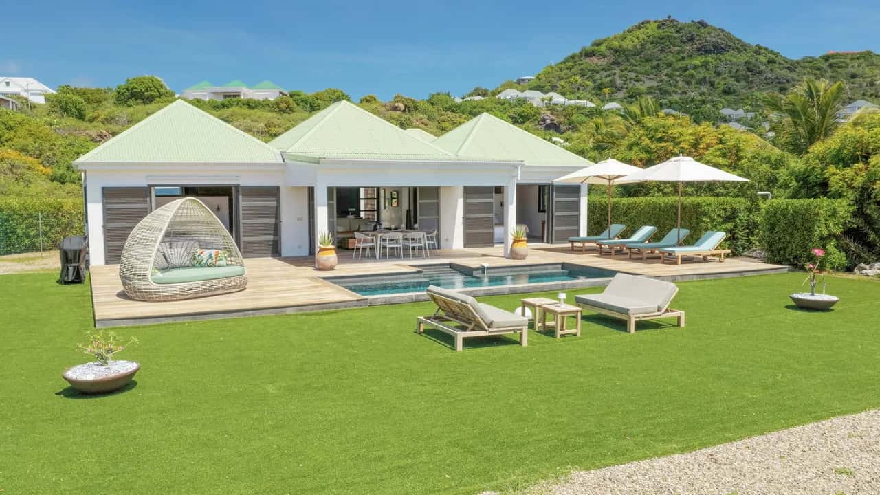 Newly Built Toiny Villa On Sand