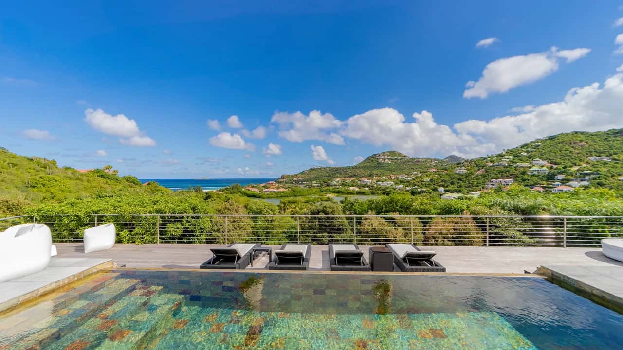 Amazing Villa With Views Over the Bay