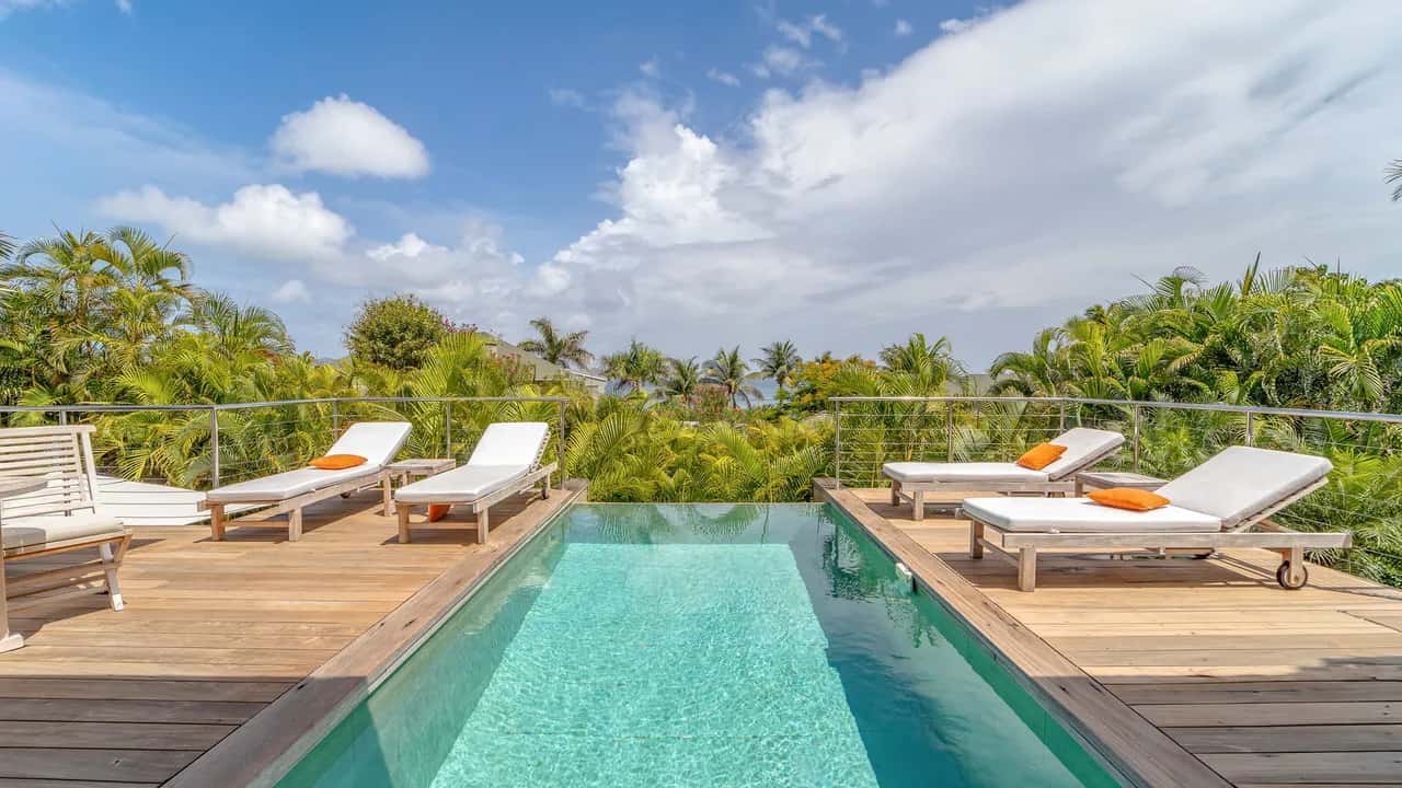 Serene Bayfront Haven With Sunset Views