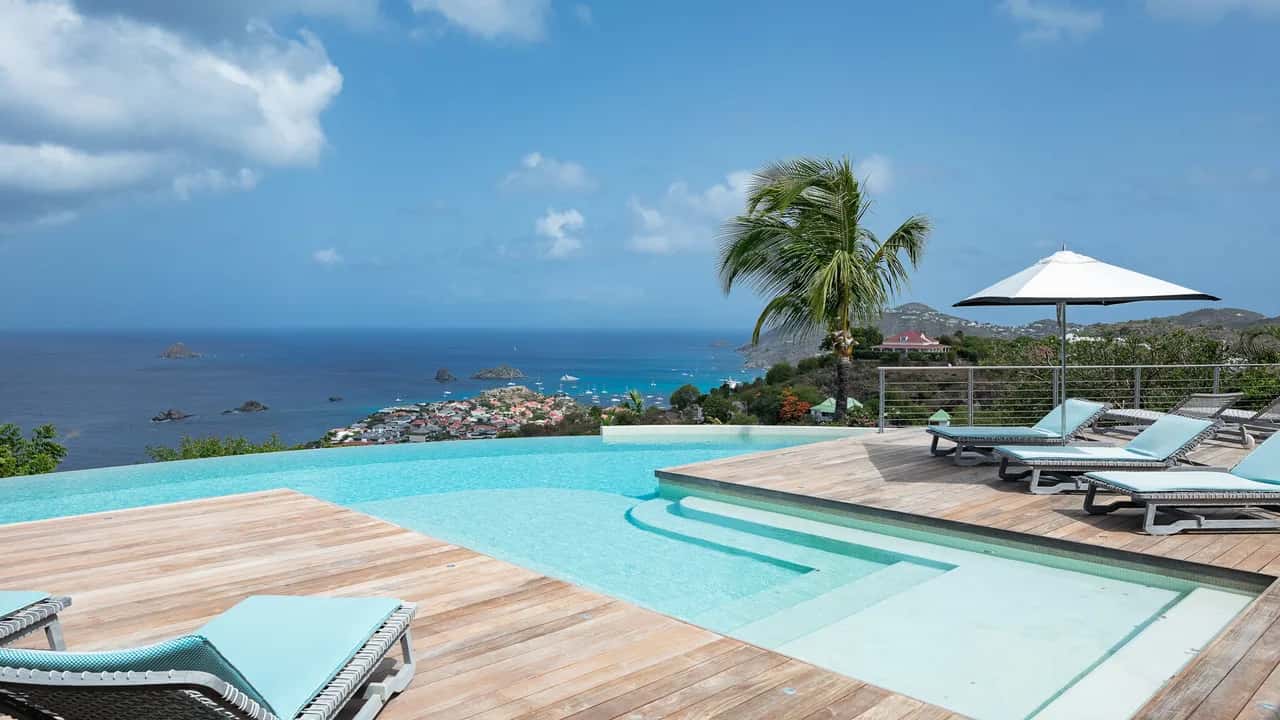 Nestled on a Hill Villa with Amazing Views and Grand Piano