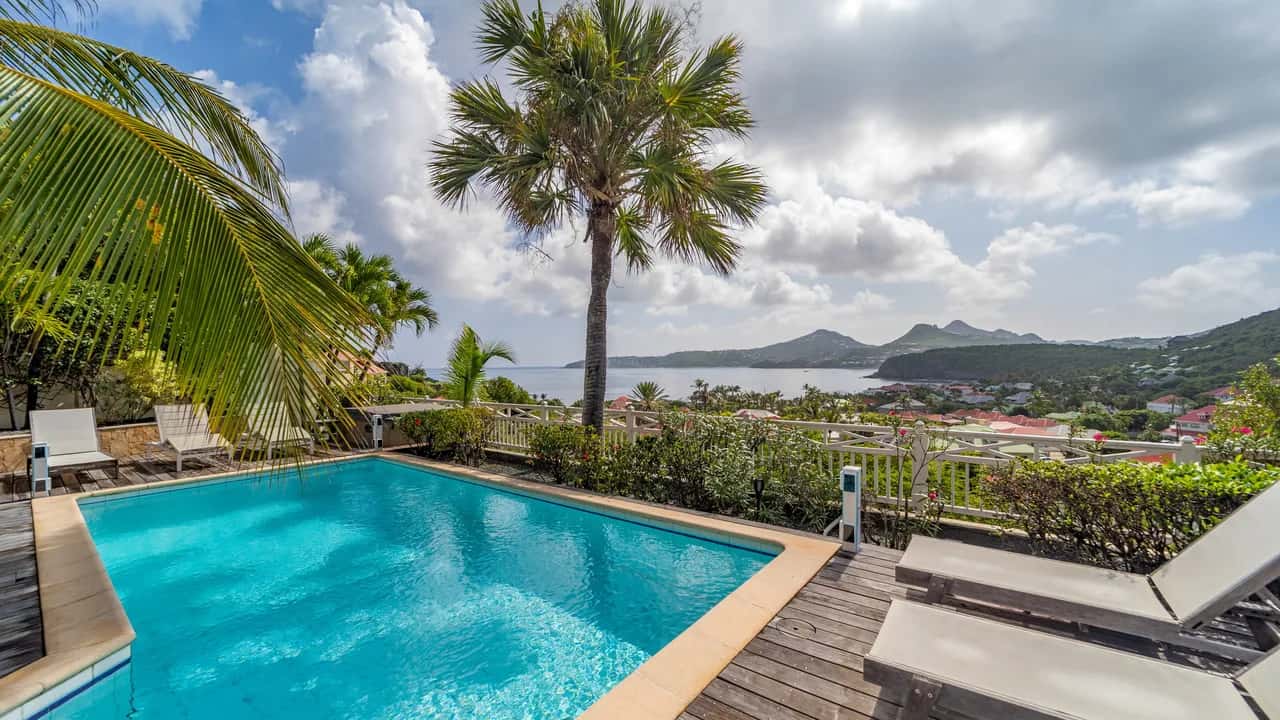 Oceanfront Caribbean Oasis with Romantic Charm