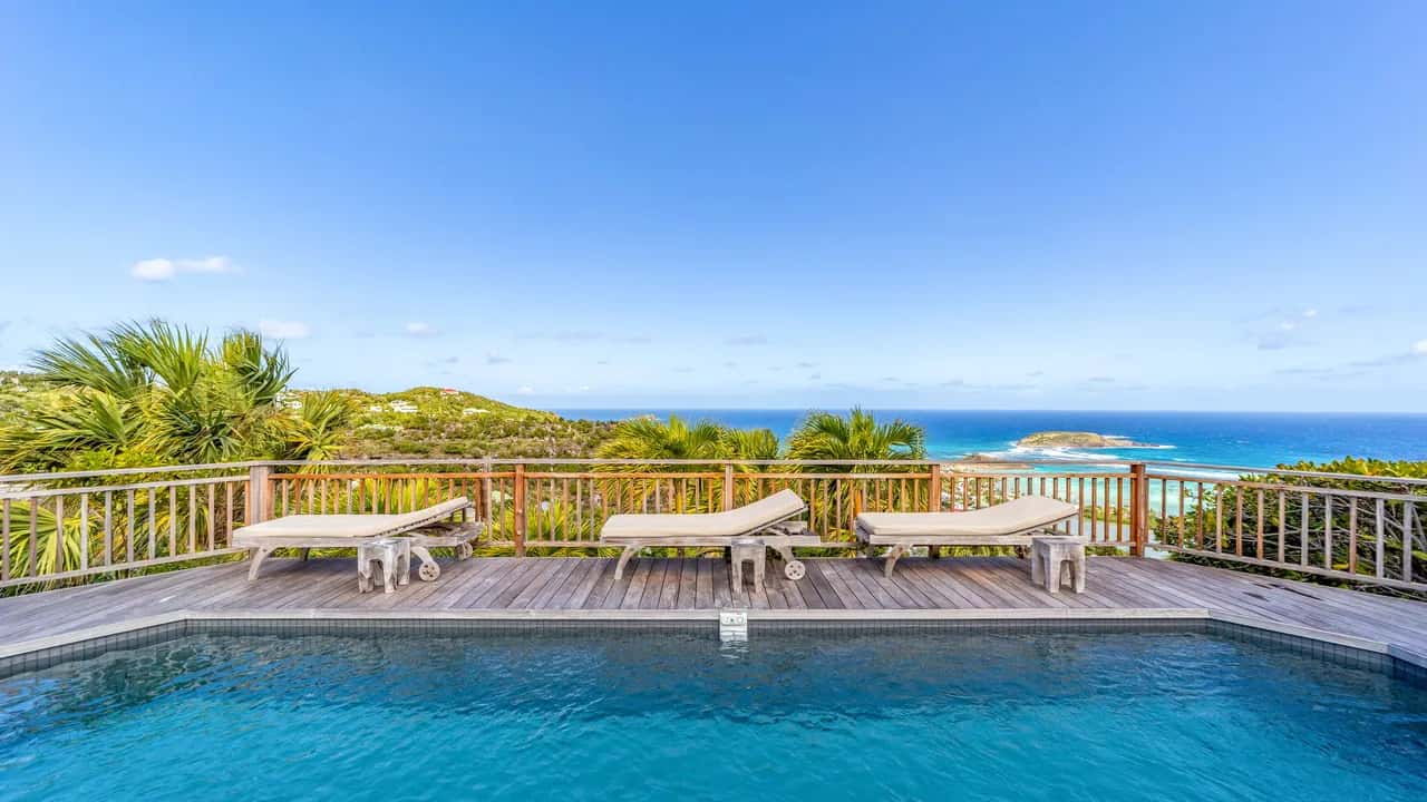 Child-Friendly Retreat with Pool in Vitet