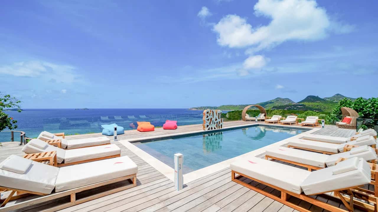 Ultra-chic Villa With Panoramic Bay Views