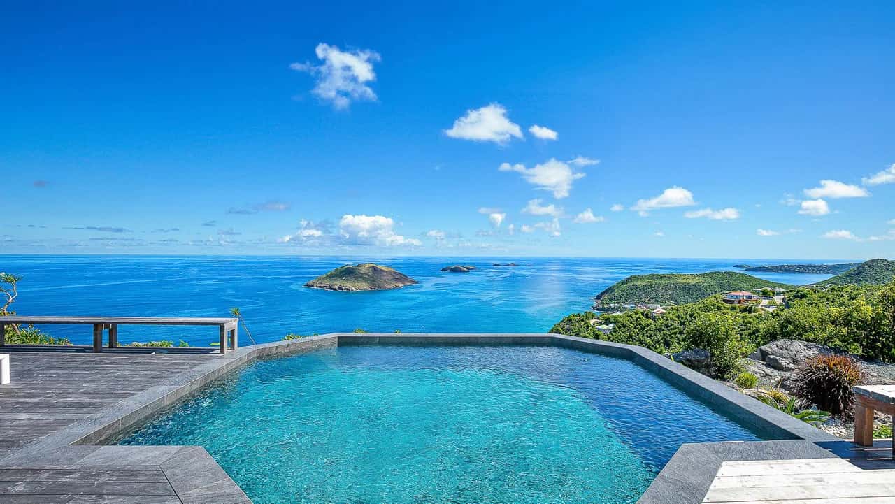 Gates of Paradise Villa in Colombier