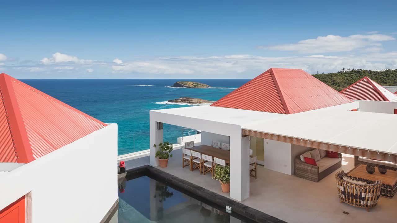 Charming Vibrant Villa with Breathtaking Views