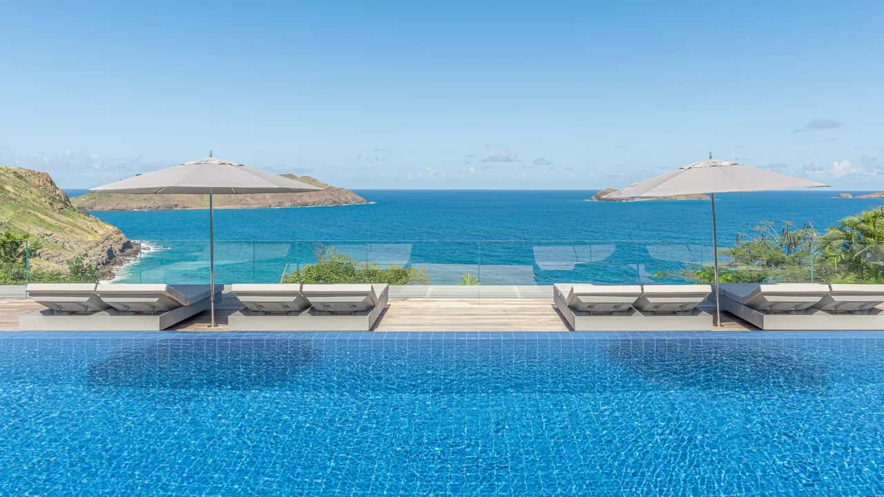 Luxurious Oceanfront Villa in Anse Des Cayes