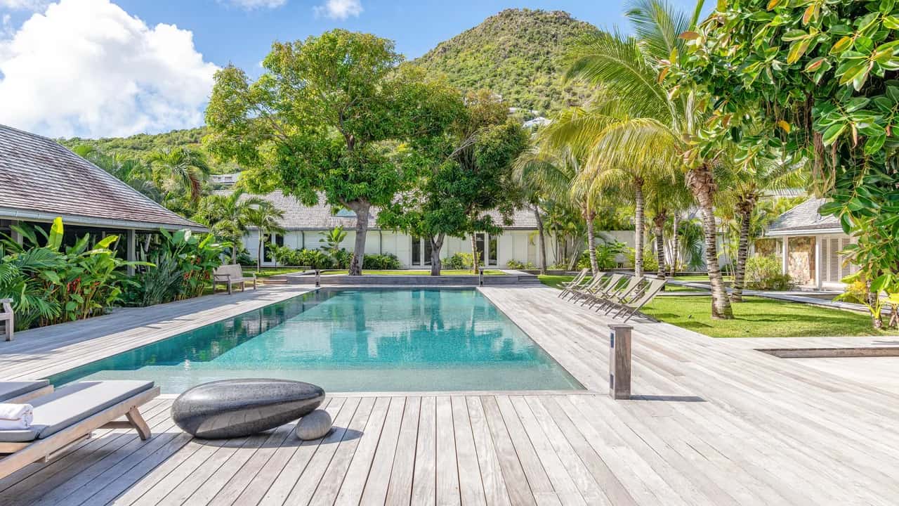 Beautiful Villa In The Heart Of A Tropical Garden