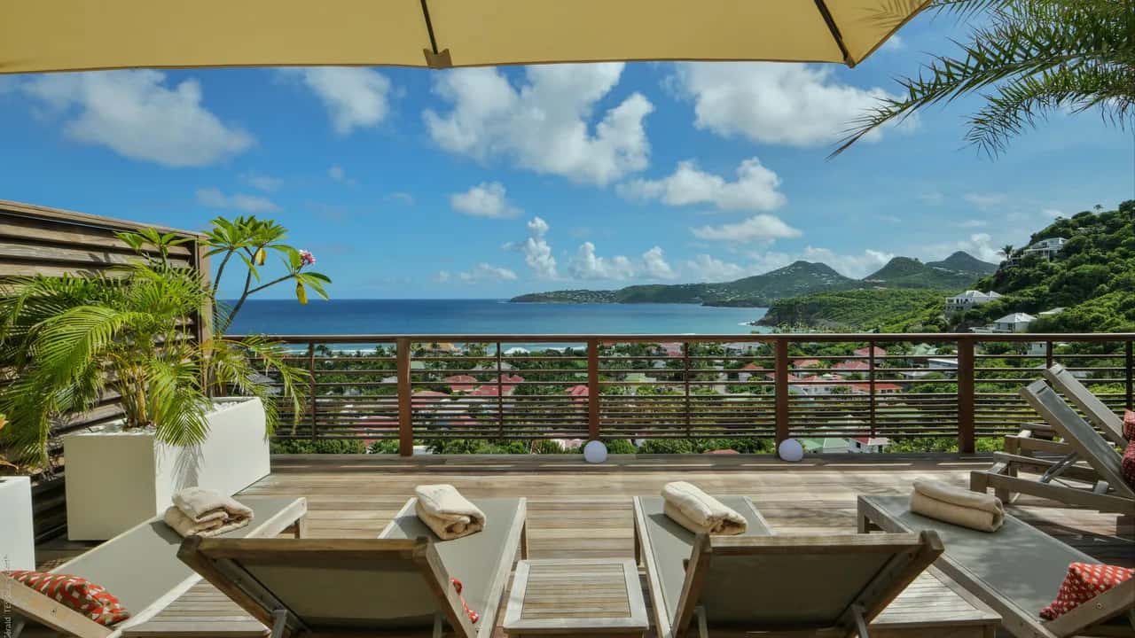 Luxurious Villa with Scenic Views in Anse des Cayes