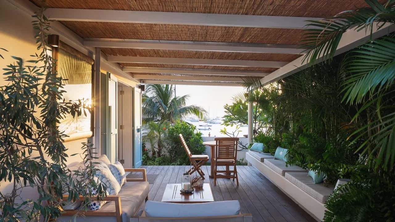Jacuzzi-Equipped Villa in Corossol