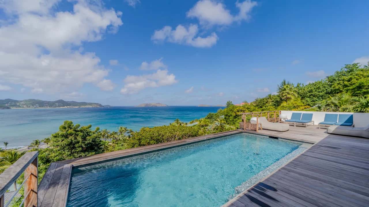 Four-Bedroom Sunset Villa with Infinity Pool