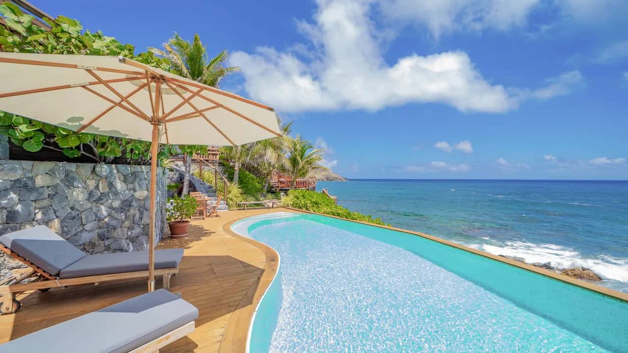 Oceanfront Serenity with Jacuzzi and Heated Swimming Pool