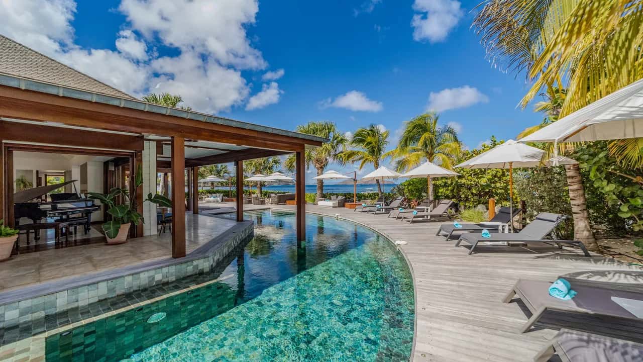 Expansive Island Estate With Ocean Views