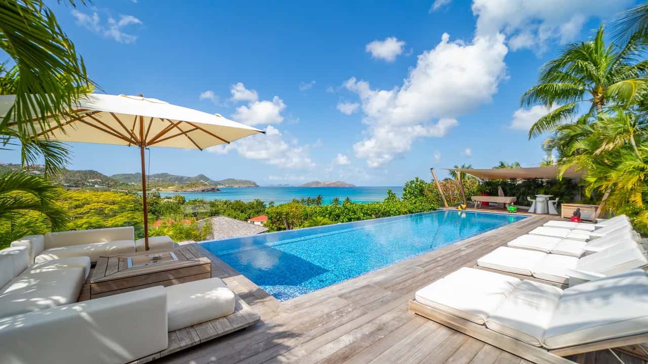 Six-Bedroom Oceanfront Villa with Pool and Piano