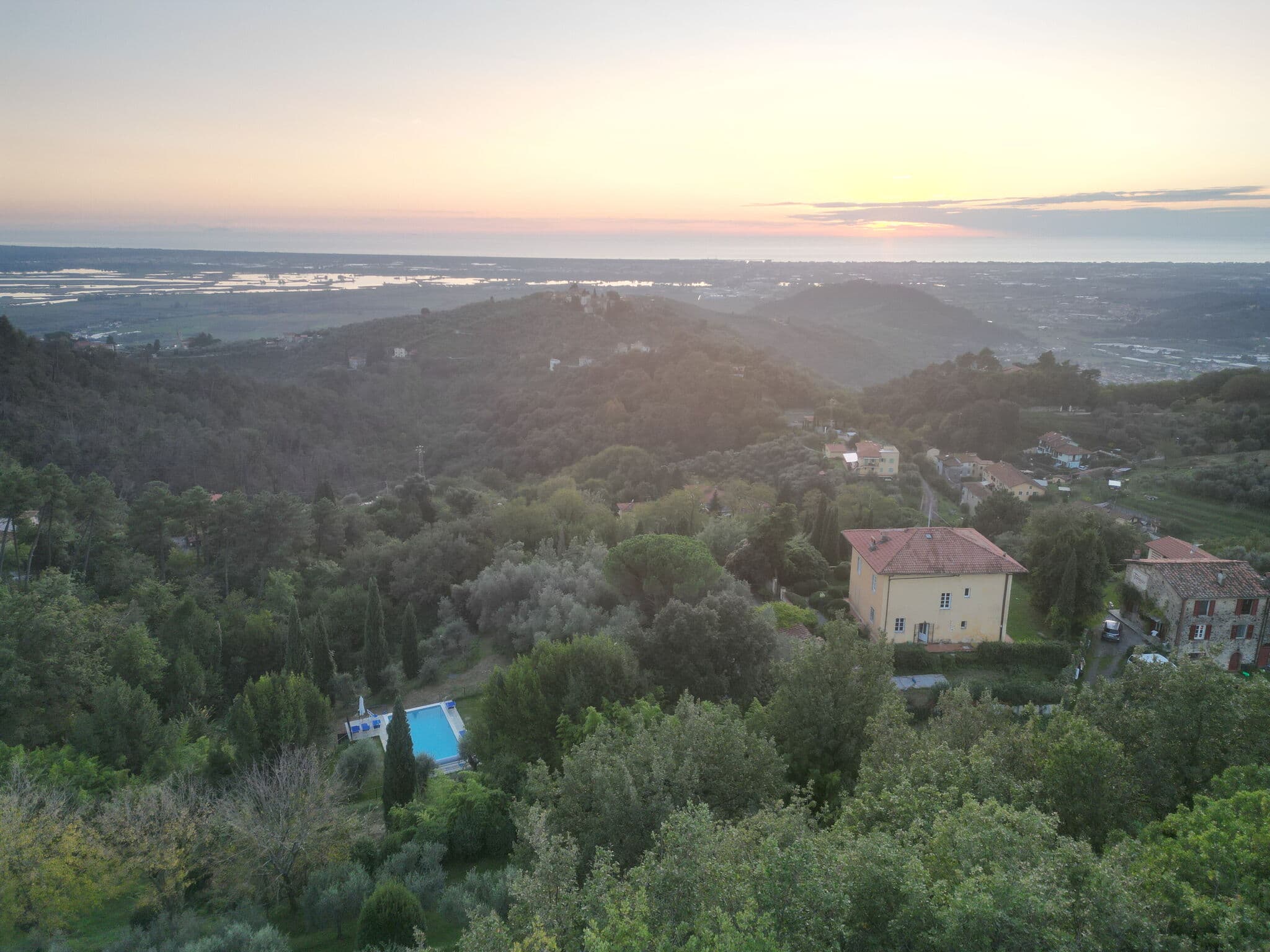Scenic Terrace Villa in Montigiano, Foto 2