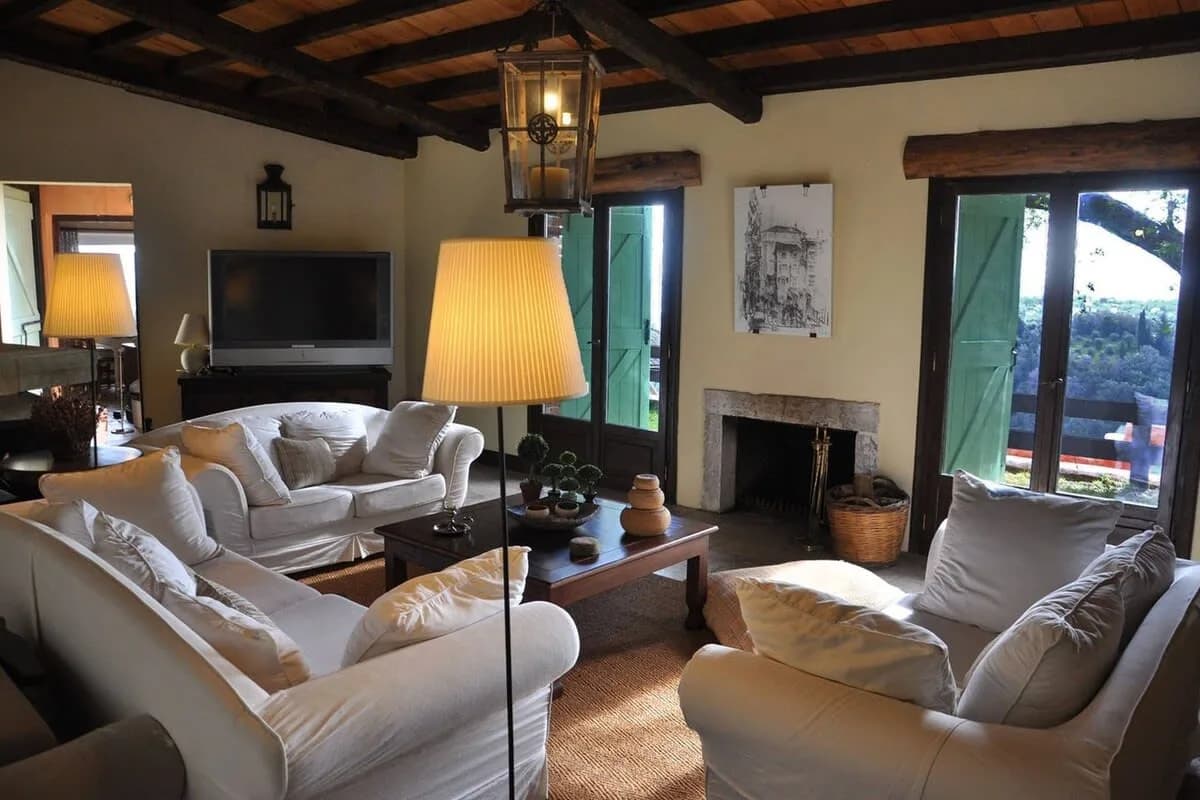 Stunning Villa with Amazing Views in Great Setting photo 2