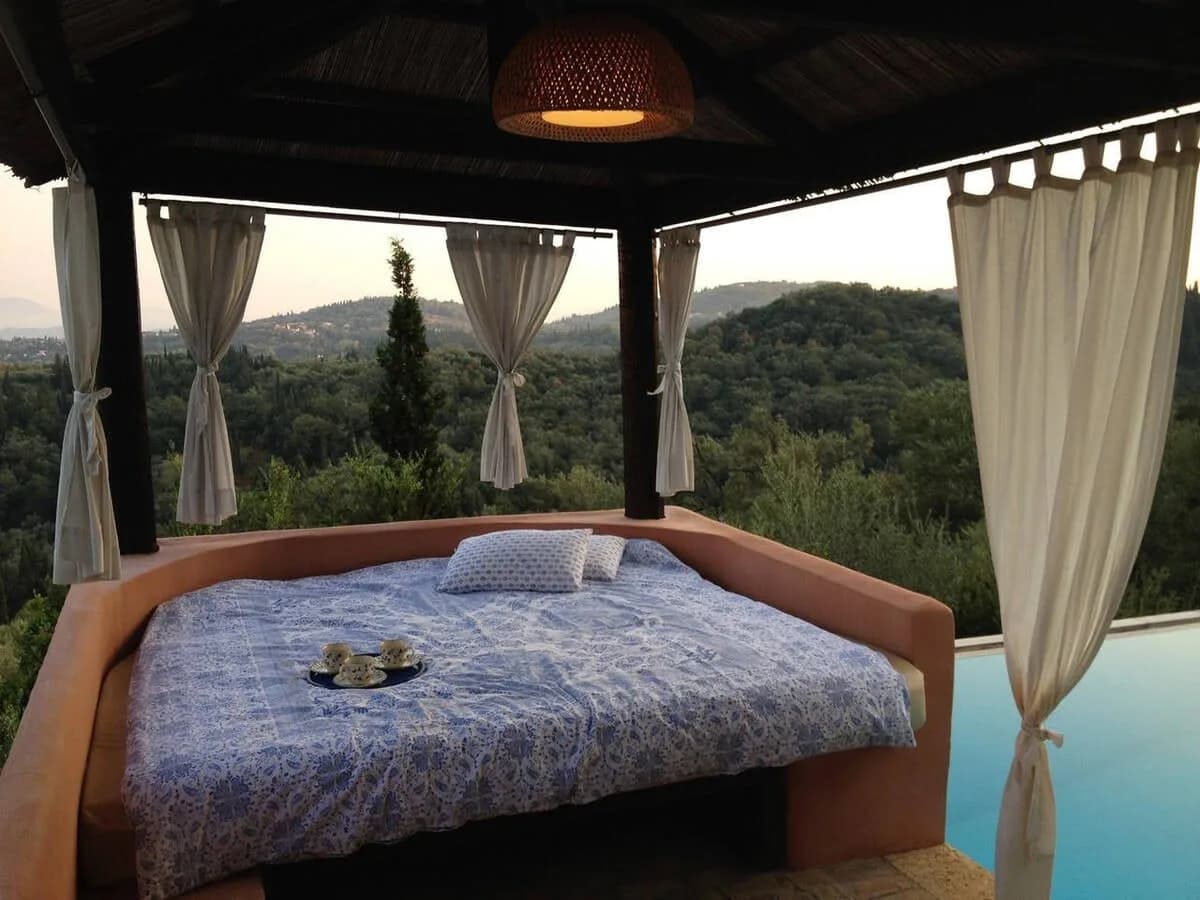 Stunning Villa with Amazing Views in Great Setting photo 3