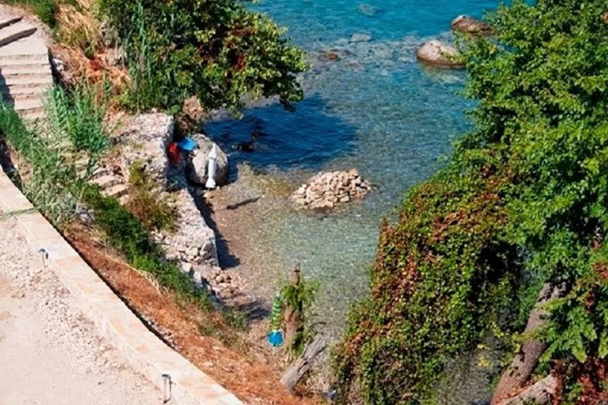 Semi-Private Beach soo... beautiful Seafront Villa photo 4