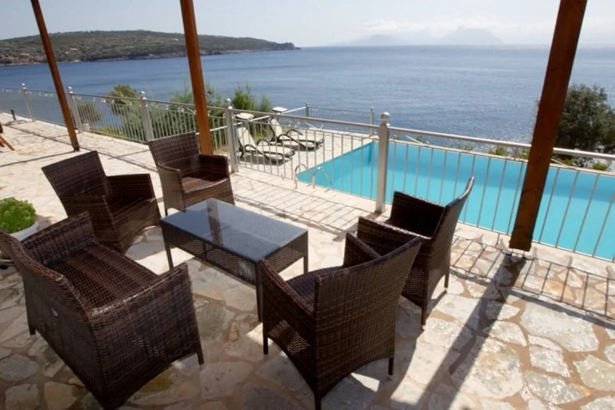 touching the sea- great villa with pool& kids pool photo 2