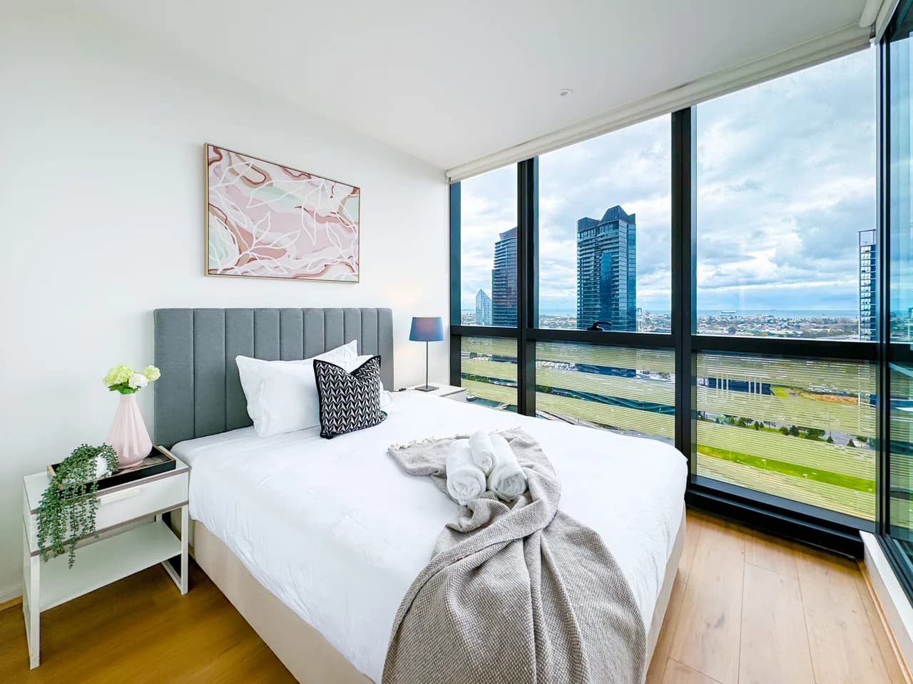 Brilliant Victoria Harbour View Apt Free Parking photo 2