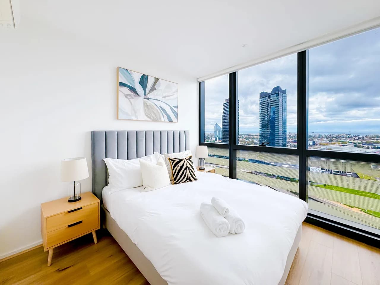 Brilliant Victoria Harbour View Apt Free Parking photo 3