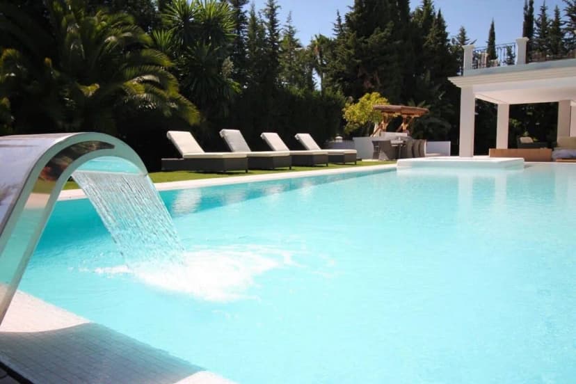 CHIC Spanish Villa pool & spa next to golf cours