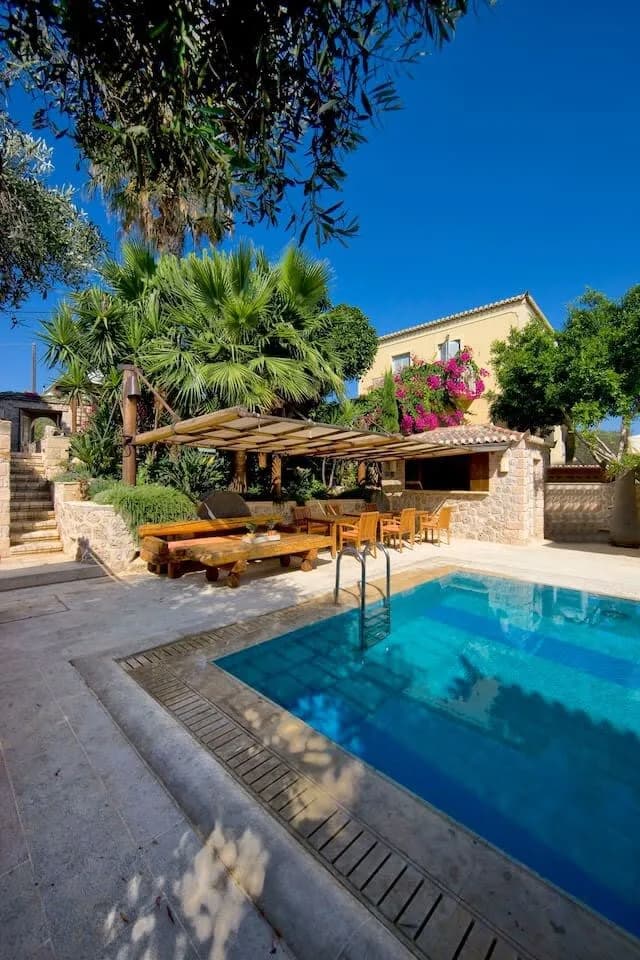 Nice studio with shared pool next to old port photo 2