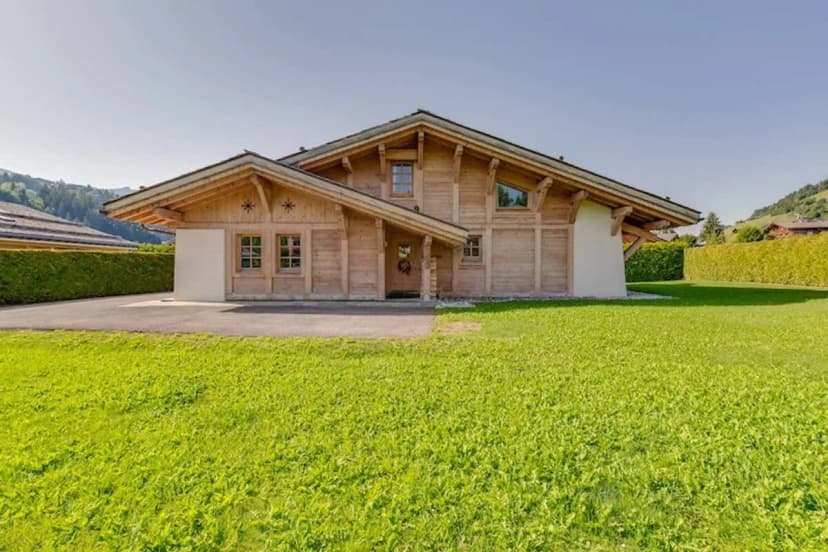 Magnificent Summer Sunshine Chalet