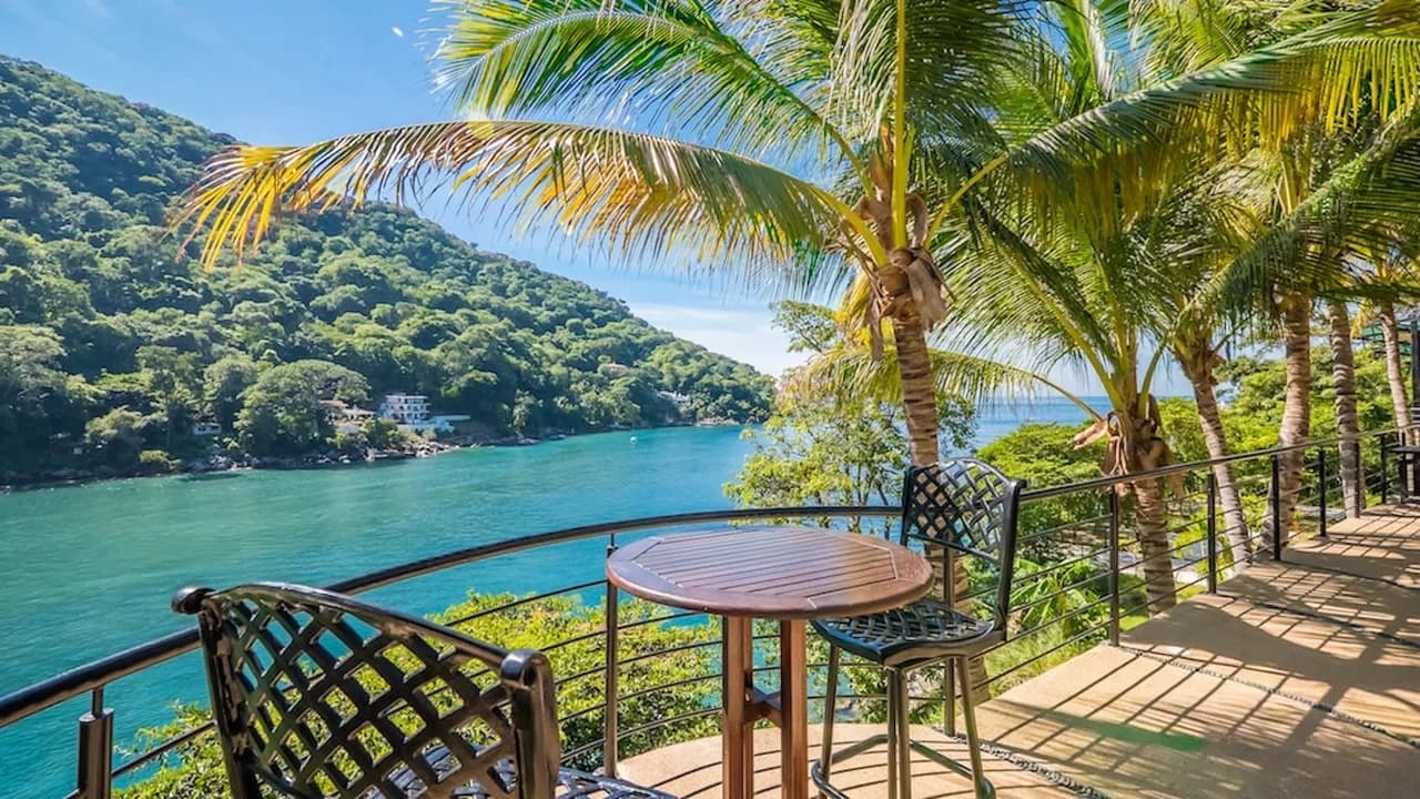 Extraordinary Villa in a Tropical Cliffside photo 3