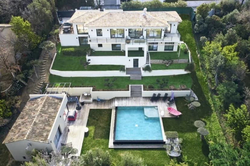 Marvelous Villa with Modern Pool and Relax Area