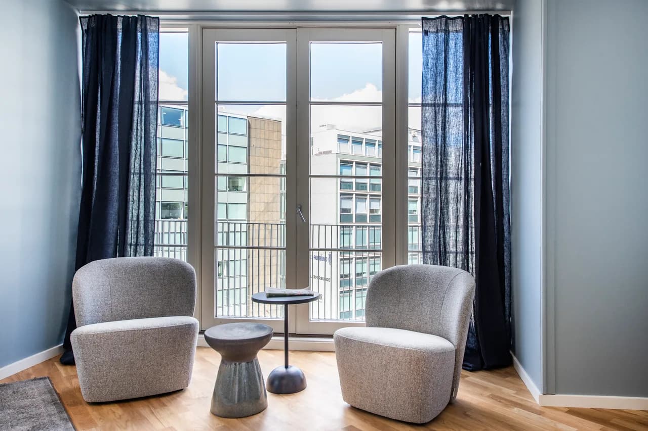 The Lakes 1BR swanky by Daniel & Jacob's photo 3