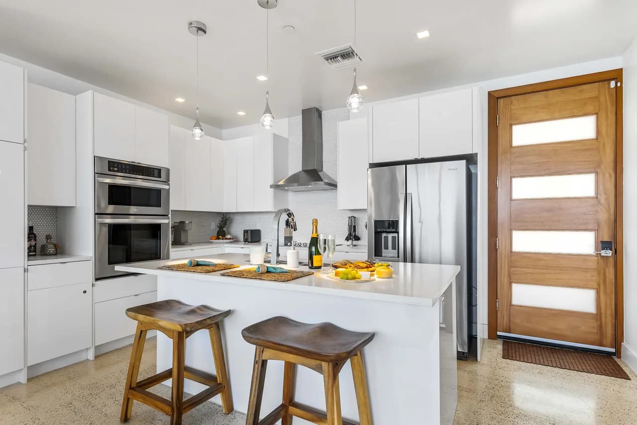 Beachfront Condominium in Grand Cayman photo 4