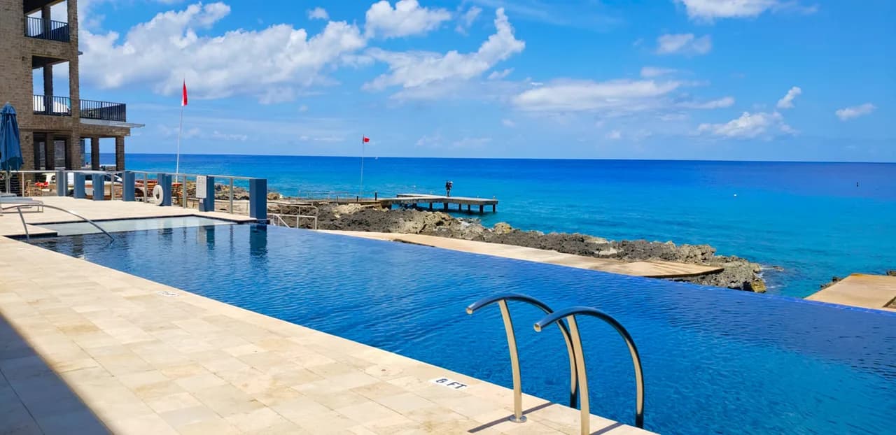 1-Zimmer Penthouse-Oceanfront Condo mit Infinity-Pool, Foto 4