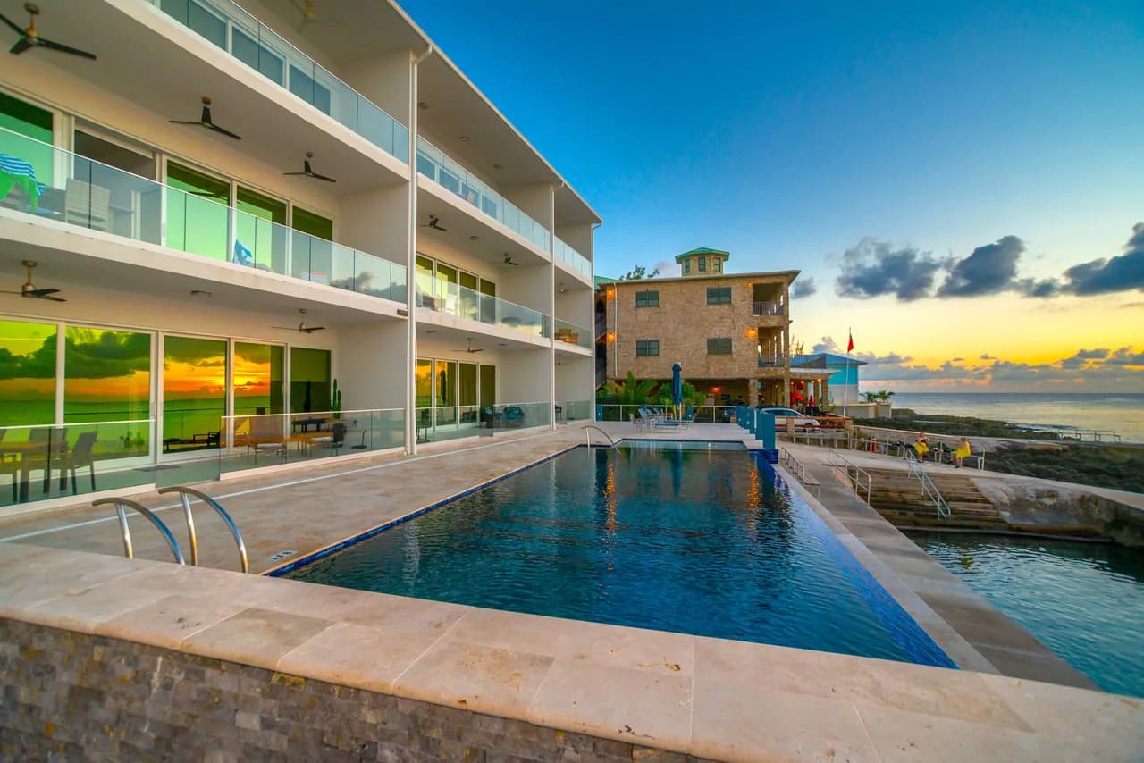 1-Zimmer Penthouse-Oceanfront Condo mit Infinity-Pool, Foto 5