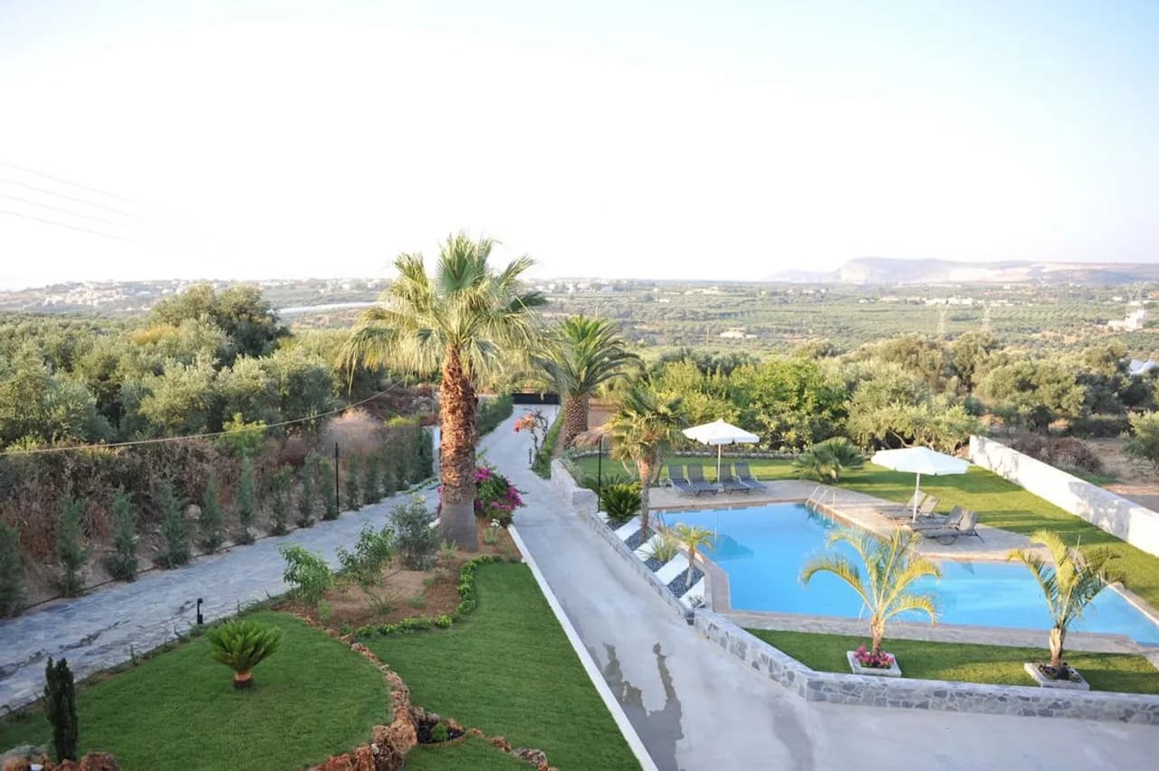 Classic villa in a vast garden with fruit and olive trees, Foto 3
