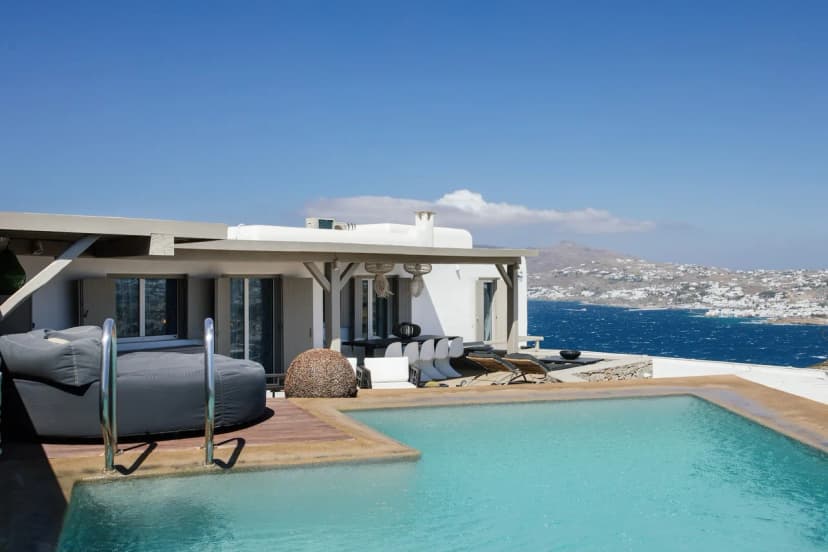 Cosmopolitan Villa in a Privileged Location