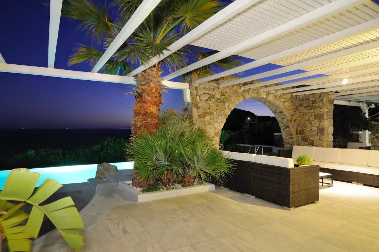 Modern eingerichtete Villa mit großem Swimmingpool, Foto 4