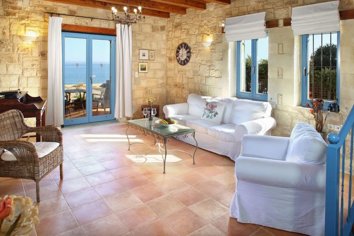 STUNNING BEACHFRONT VILLA WITH PRIVATE POOL AND SEA VIEWS, foto 2