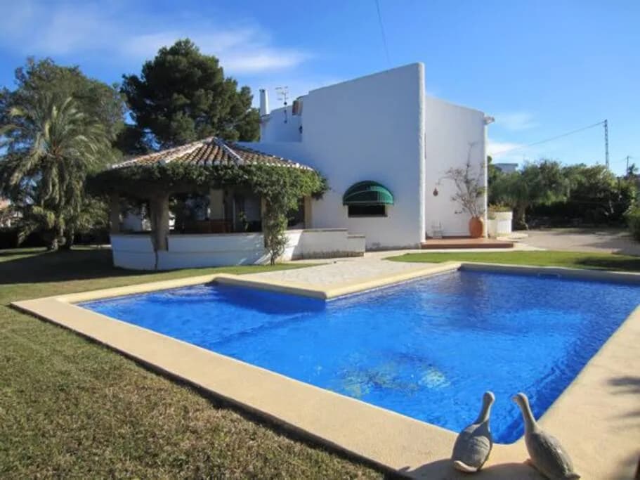 Villa Moderna con Aire Acondicionado en Denia