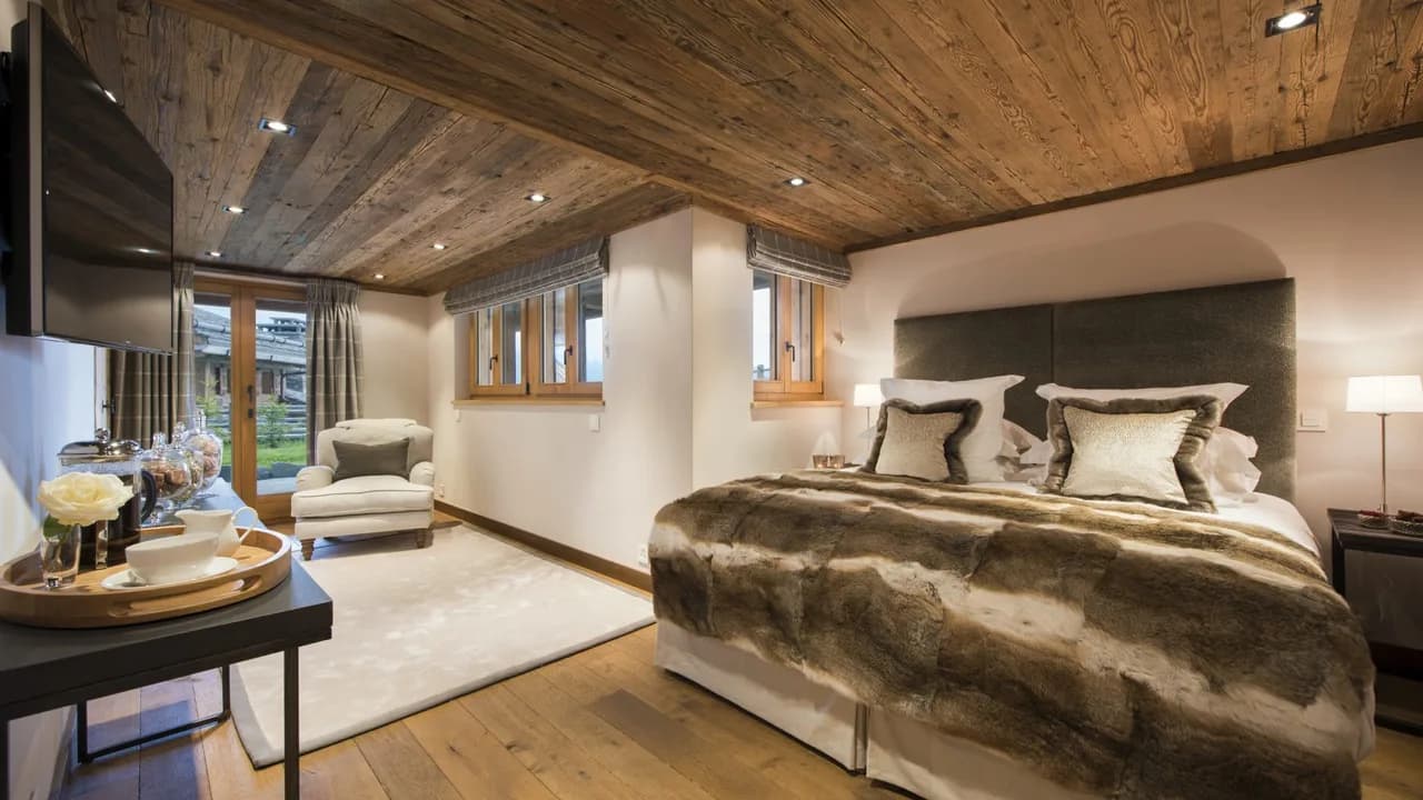 Retiro Lujoso Con Piscina Interior y Cine en Casa, foto 3