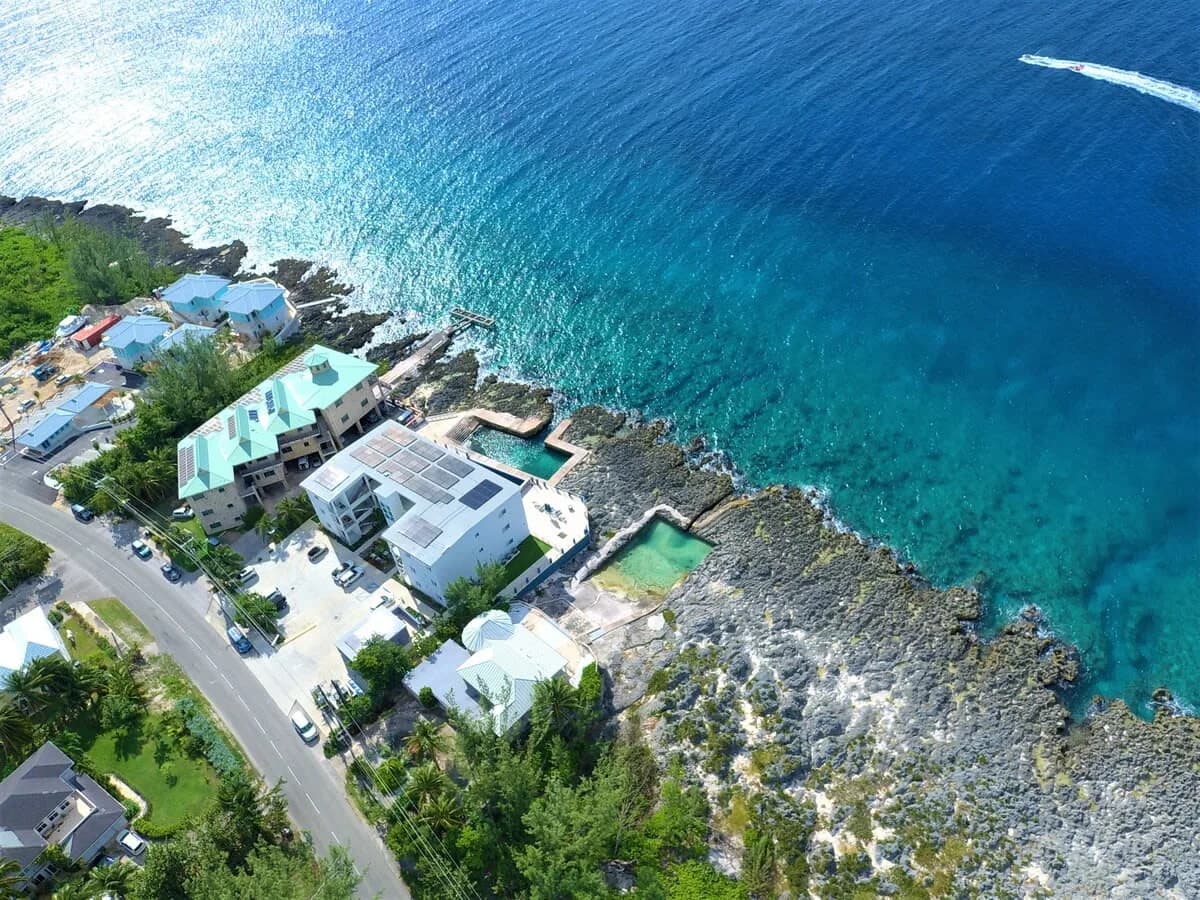 Modern Oceanfront 1 Bdr Condo /w Pool + Diving photo 3