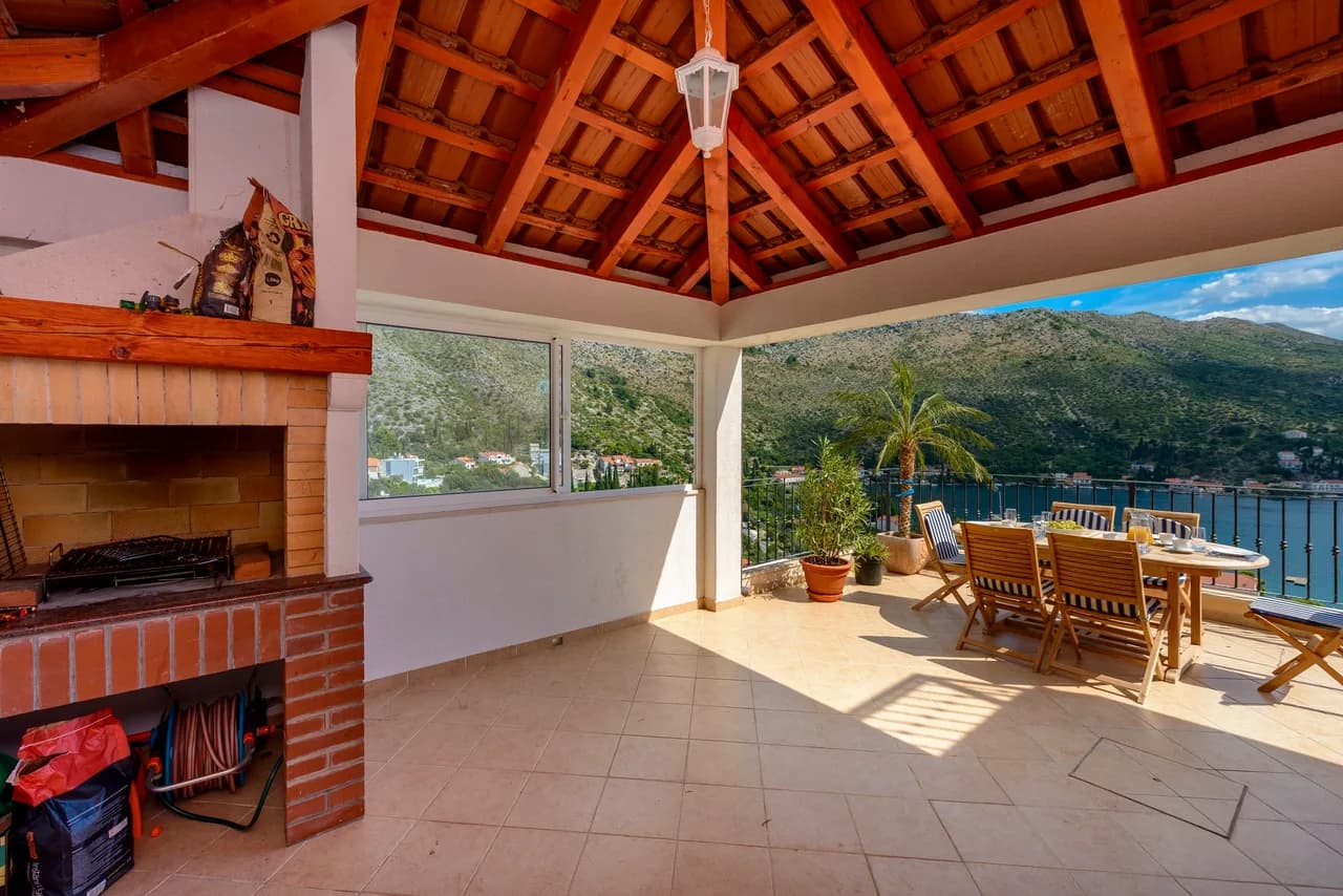 Villa en hauteur avec vue imprenable sur la baie, photo 2