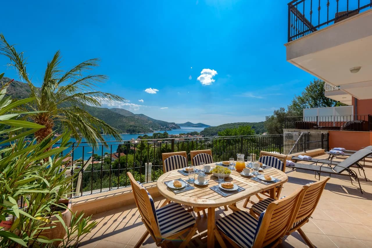 Villa en hauteur avec vue imprenable sur la baie, photo 4