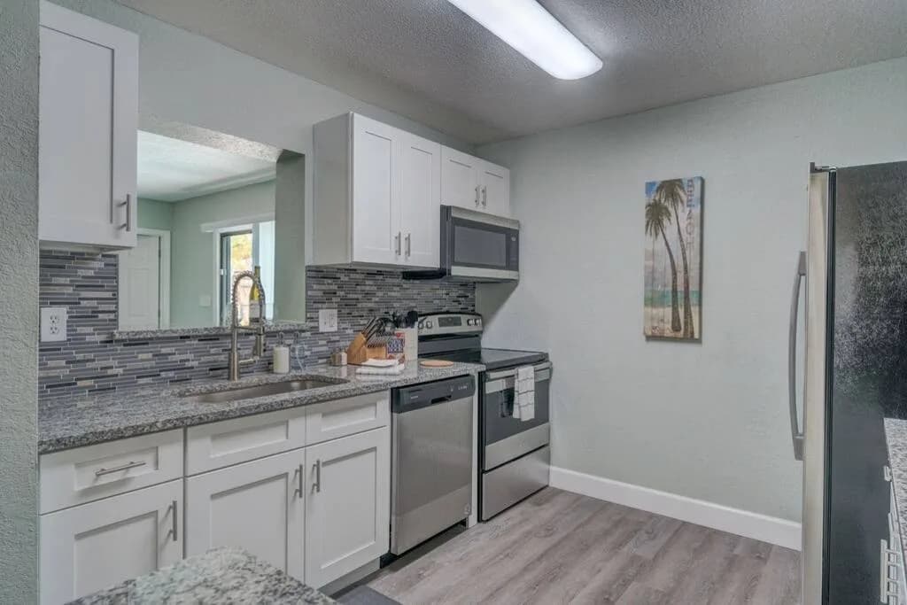 Pet-Friendly House with Heated Pool in Tampa Bay Area, foto 5